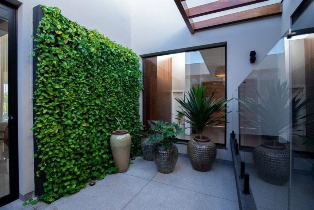 Ambientes Verdes: Integre Plantas e Jardins Verticais em Casa